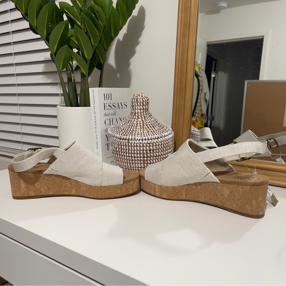 nwt TOMS women’s Claudine cork wedge white sandals heels vacation 9 - Picture 7 of 8